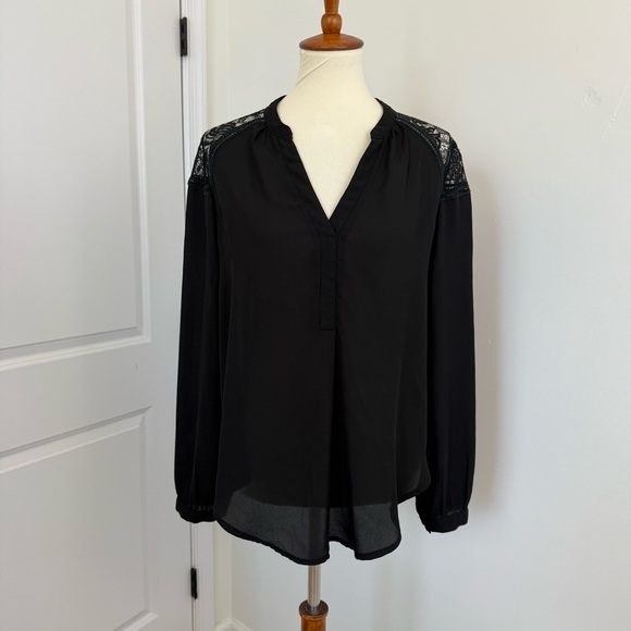 ASTR Black V-Neck Lace Blouse Sz Large - Picture 1 of 11